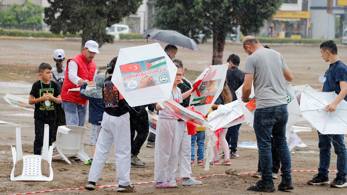 Kocaeli'nin Gölcük ilçesinde, İsrail'in saldırısı altındaki Gazze'de yaşanan insanlık dramına...