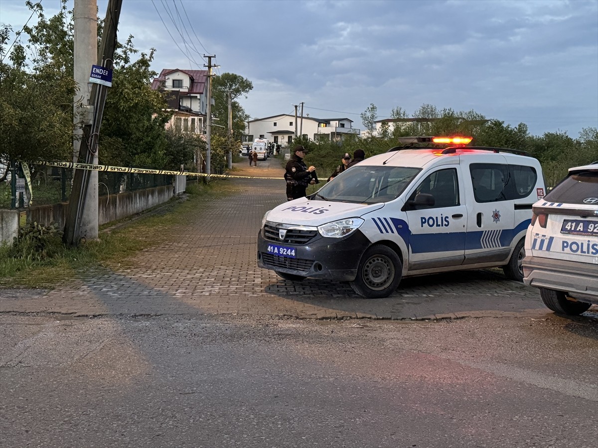 Kocaeli'nin Kartepe ilçesinde yeğenini pompalı tüfekle öldüren zanlı gözaltına alındı. Olay yerine...