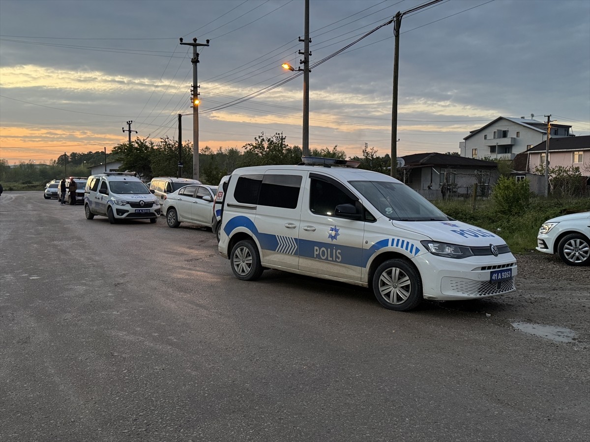 Kocaeli'nin Kartepe ilçesinde yeğenini pompalı tüfekle öldüren zanlı gözaltına alındı. Olay yerine...