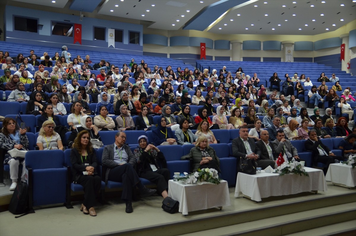 Konya'da Selçuk Üniversitesi (SÜ) ile Türk Biyokimya Derneği İstanbul Şubesi tarafından 3....