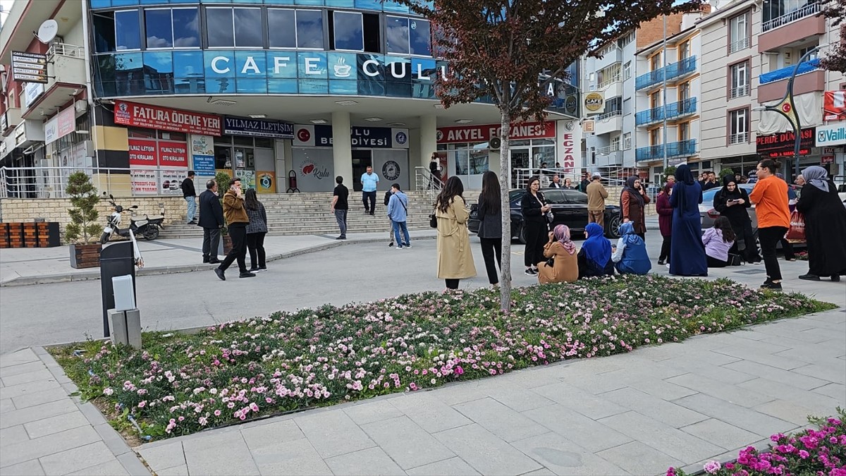 Konya'nın Kulu ilçesinde saat 15.46'da 5,2 büyüklüğünde deprem meydana geldi.