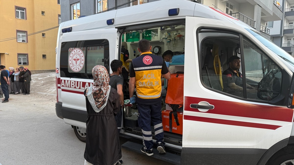 Konya'nın Seydişehir ilçesinde meydana gelen trafik kazasında 2 kişi yaralandı. Kaza yerine polis...