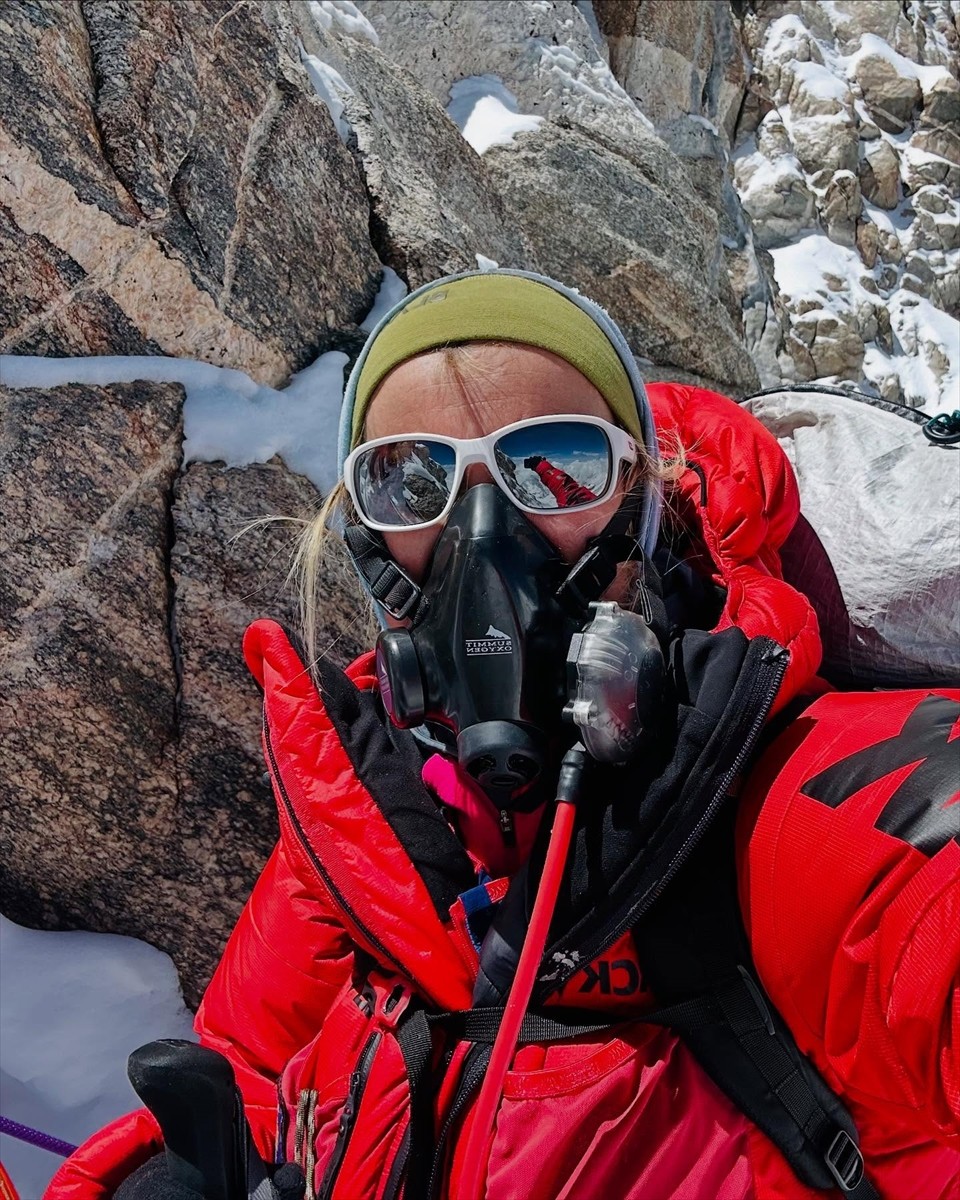 Kosovalı dağcı Uta İbrahimi, dünyanın en yüksek 14 zirvesine tırmanma projesini başarıyla...