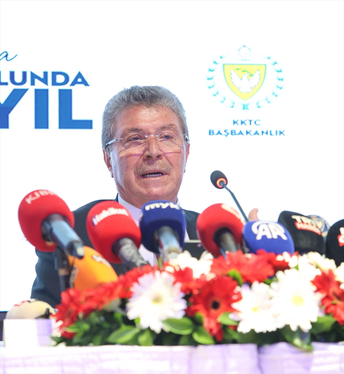 Kuzey Kıbrıs Türk Cumhuriyeti (KKTC) Başbakanı Ünal Üstel (fotoğrafta), Demokrat Parti Genel...