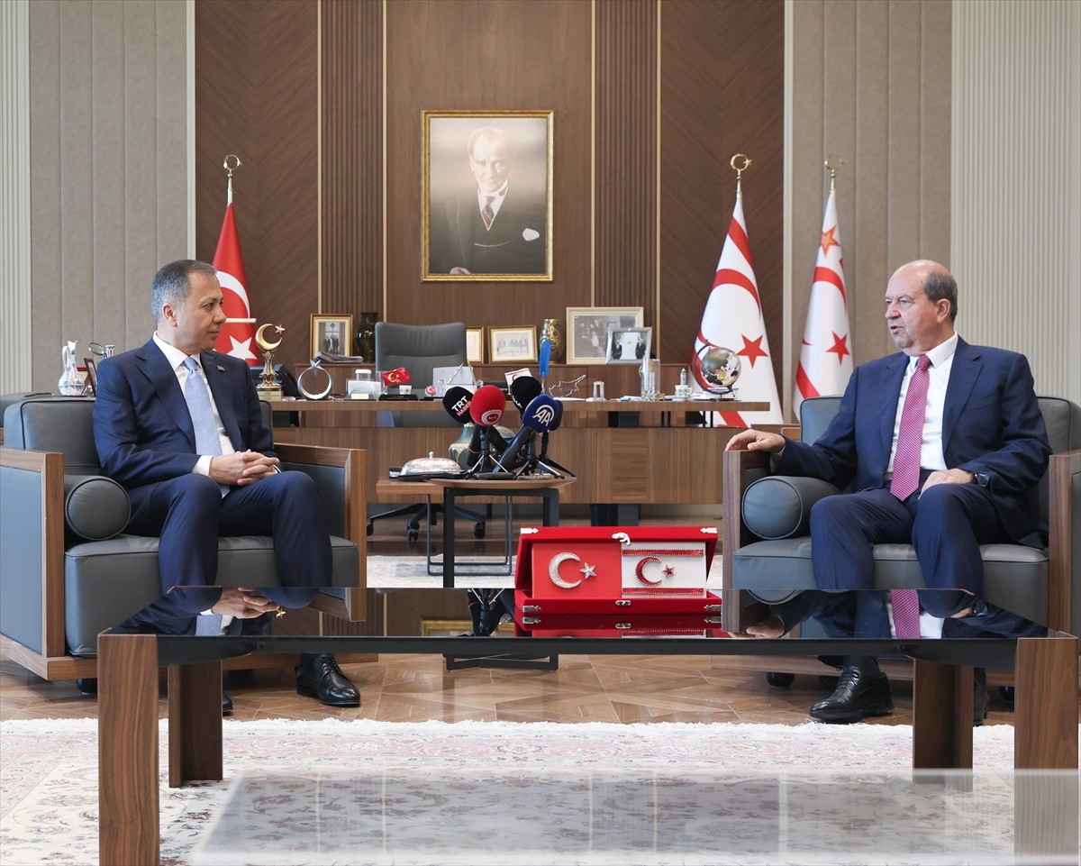 Kuzey Kıbrıs Türk Cumhuriyeti (KKTC) Cumhurbaşkanı Ersin Tatar (sağda), resmi temaslarda bulunmak...