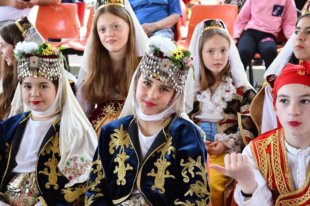 Kuzey Makedonya'nın güneydoğusundaki Valandova şehrinde, 32. Uluslararası Hıdırellez Bahar...