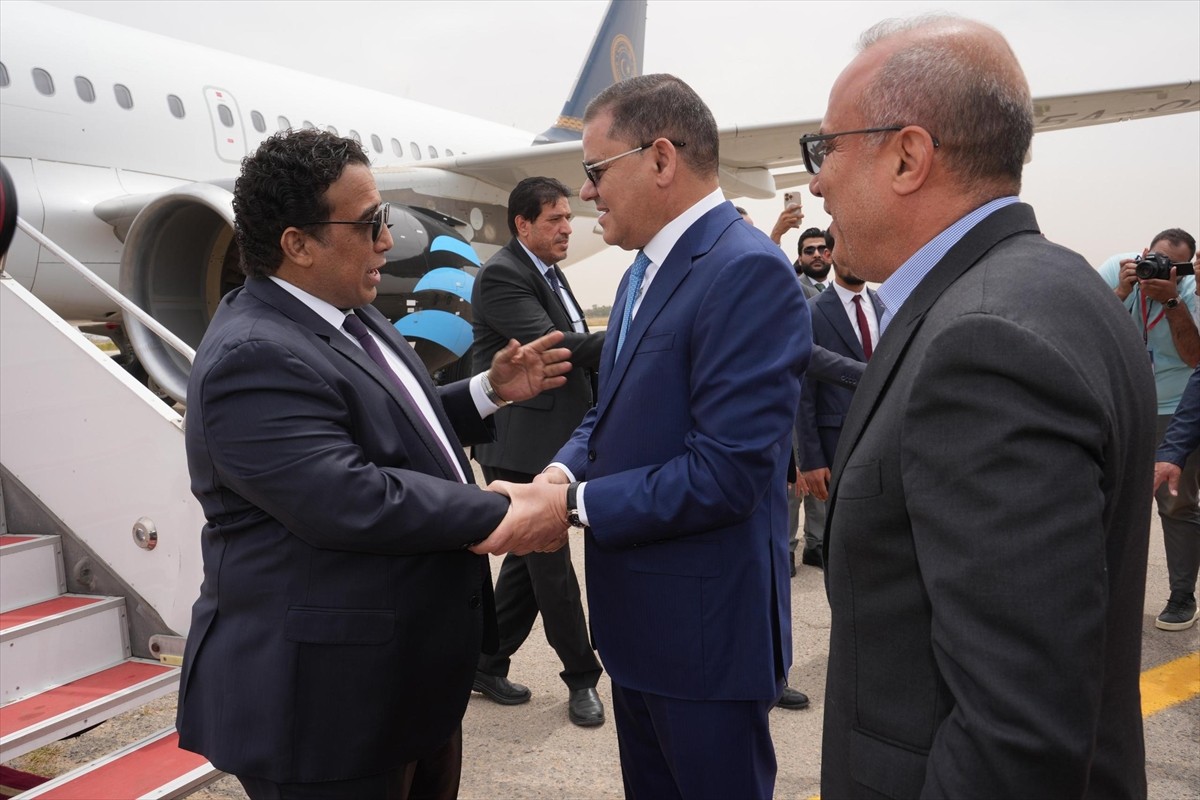 Libya Başkanlık Konseyi Başkanı Muhammed el-Menfi'nin (solda) yurt dışındaki tedavisinin ardından...
