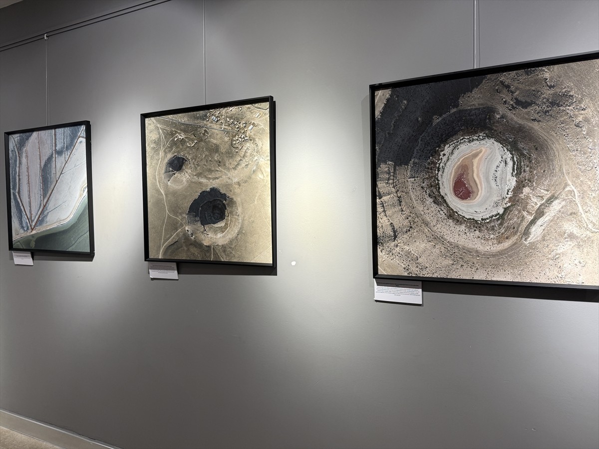 Macar fotoğrafçı Milan Radisics’in su yollarını belgelediği fotoğraflardan oluşan “Ayak İzlerimiz”...