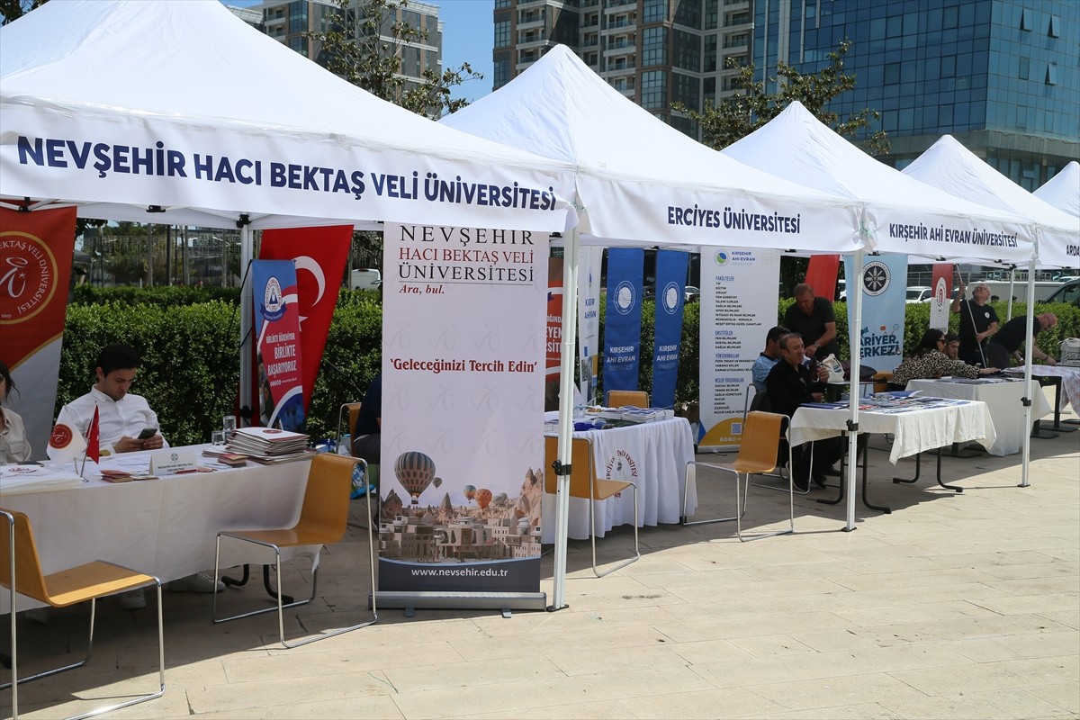 Malatya'da, Anadolu Üniversiteler Birliği tarafından 11 üniversitenin katılımıyla "Üniversite...