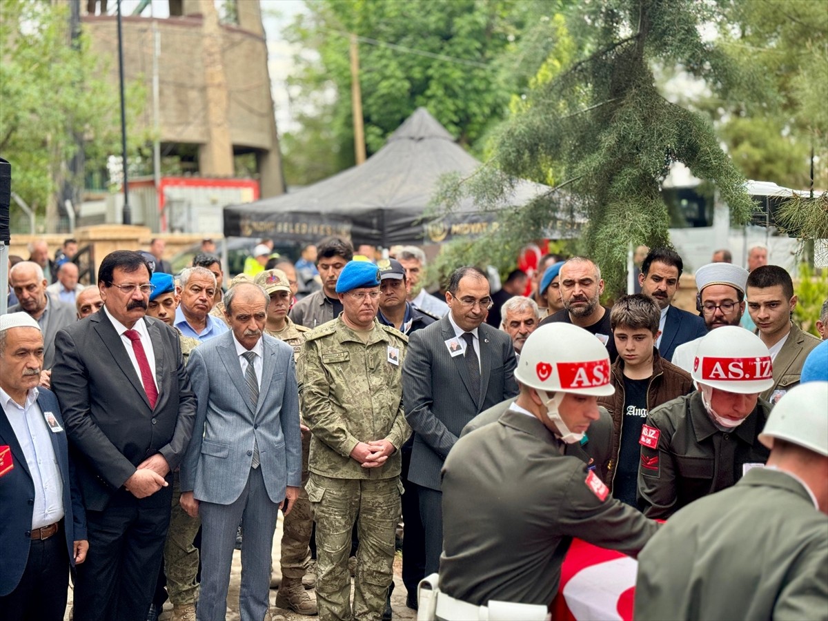 Mardin'in Midyat ilçesinde hayatını kaybeden 73 yaşındaki Kıbrıs gazisi Zeki Aygün'ün cenazesi...