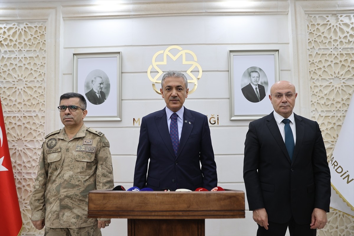 Mardin Valisi Tuncay Akkoyun başkanlığında, İl Emniyet Müdürü Cebrail Buğday ve İl Jandarma...