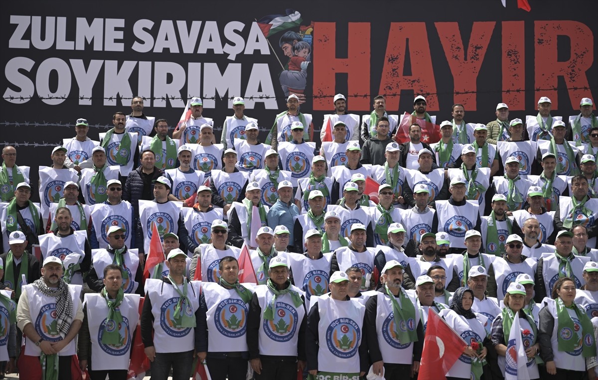 Memur-Sen ve bağlı sendikaların üyeleri, 1 Mayıs Emek ve Dayanışma Günü dolayısıyla Anıtpark'ta...