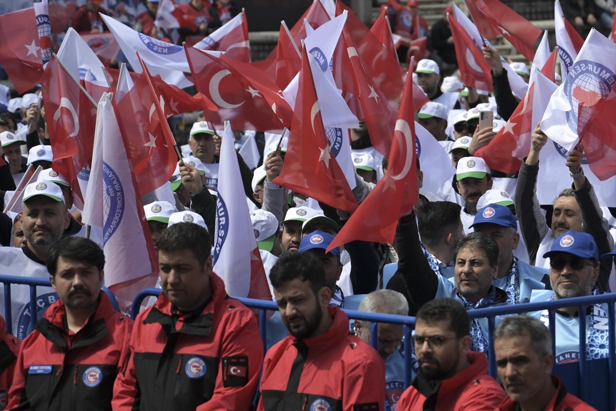 Memur-Sen ve bağlı sendikaların üyeleri, 1 Mayıs Emek ve Dayanışma Günü dolayısıyla Anıtpark'ta...
