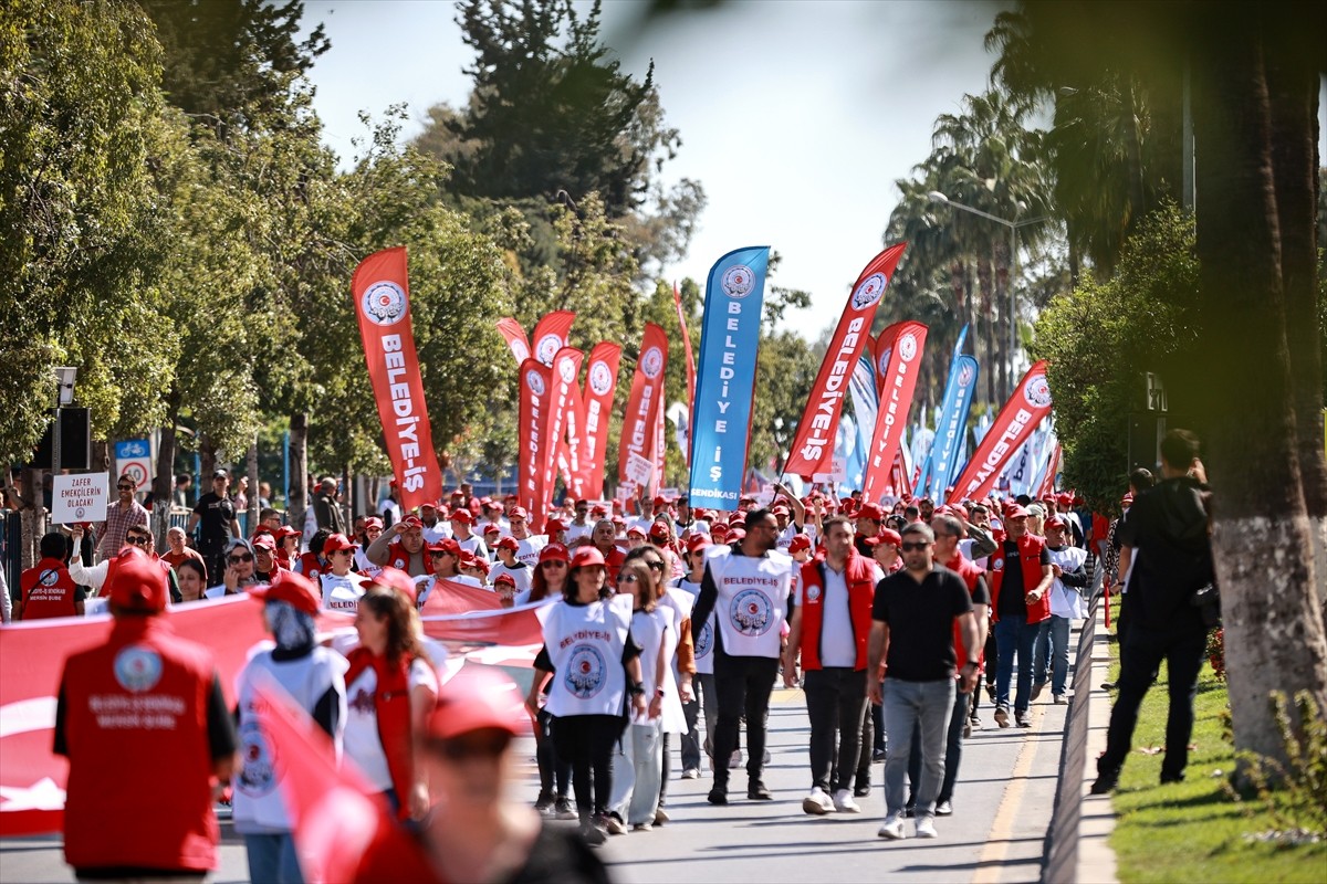 Mersin'de 1 Mayıs Emek ve Dayanışma Günü kutlama programları kapsamında, Yenişehir ilçesindeki...