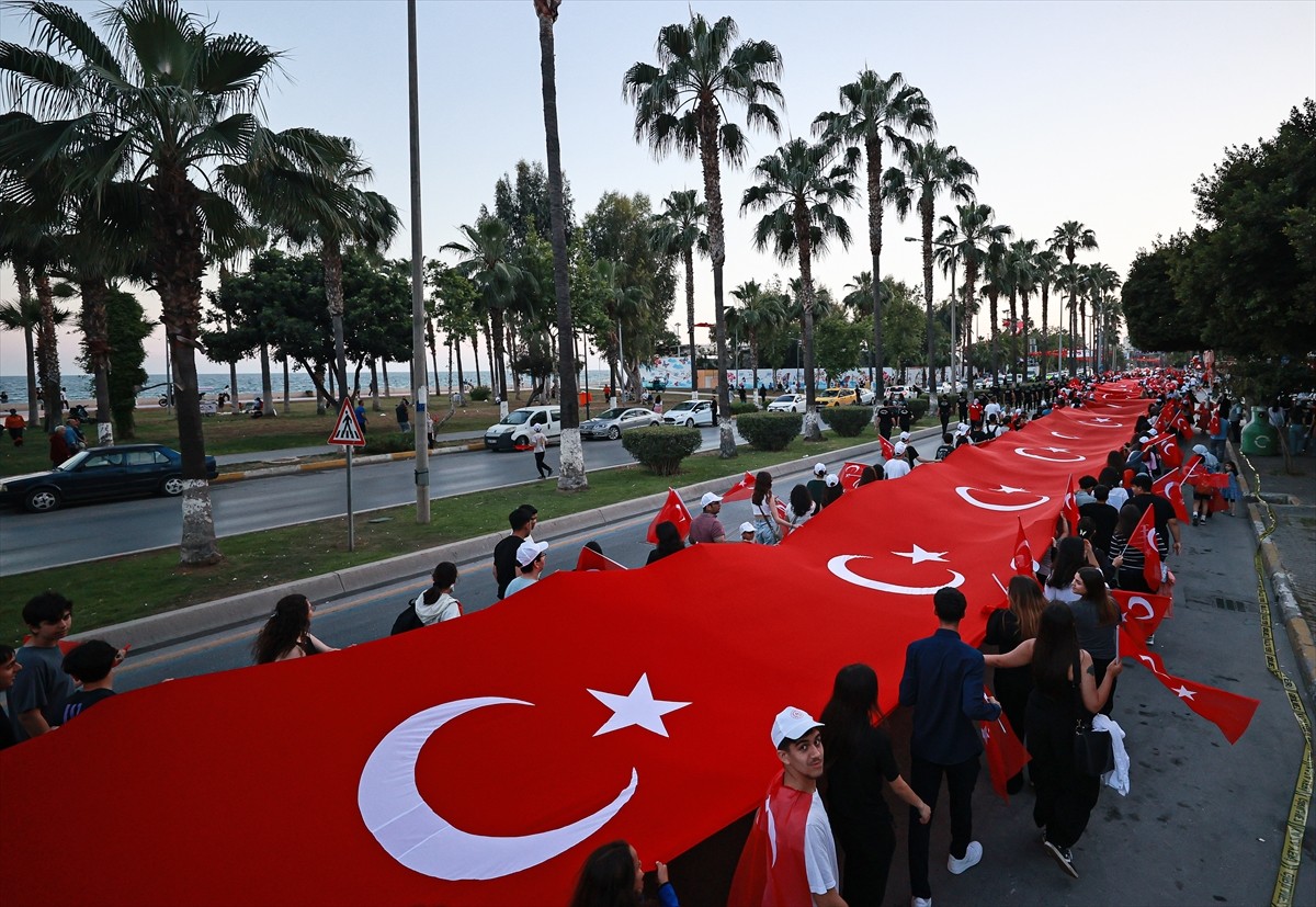 Mersin'de, 19 Mayıs Atatürk'ü Anma, Gençlik ve Spor Bayramı etkinlikleri kapsamında 100 metre...
