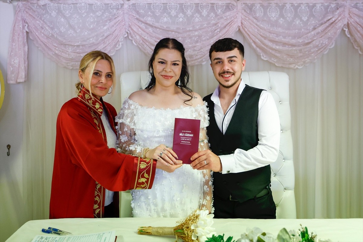 Mersin'in merkez Yenişehir ilçesinde dünyaevine "05.05.2025"te girmek isteyen çiftler, nikah...