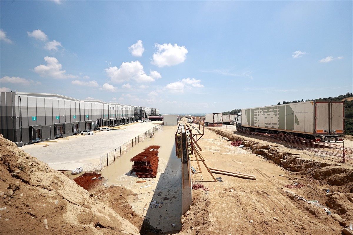 Mersin-Tarsus Tarımsal Ürün İşleme İhtisas Organize Sanayi Bölgesi'nde (TÜİOSB) yıl sonu üretimin...