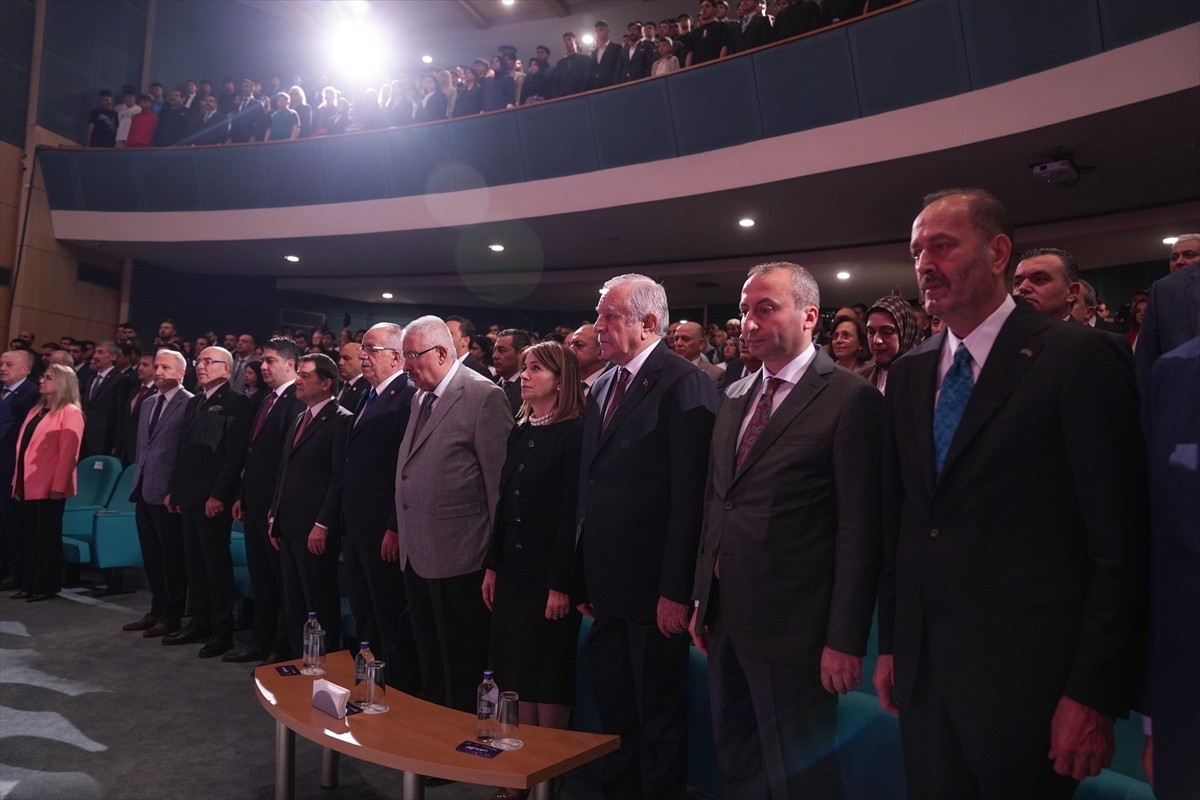 MHP Genel Merkezi'nde Siyaset ve Liderlik Okulu 21. Dönem Sertifika Töreni düzenlendi. Törene MHP...