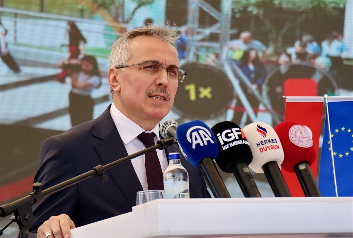 Milli Eğitim Bakan Yardımcısı Muhammet Bilal Macit, Bursa'da Kent Meydanı Alışveriş Merkezi'nde...