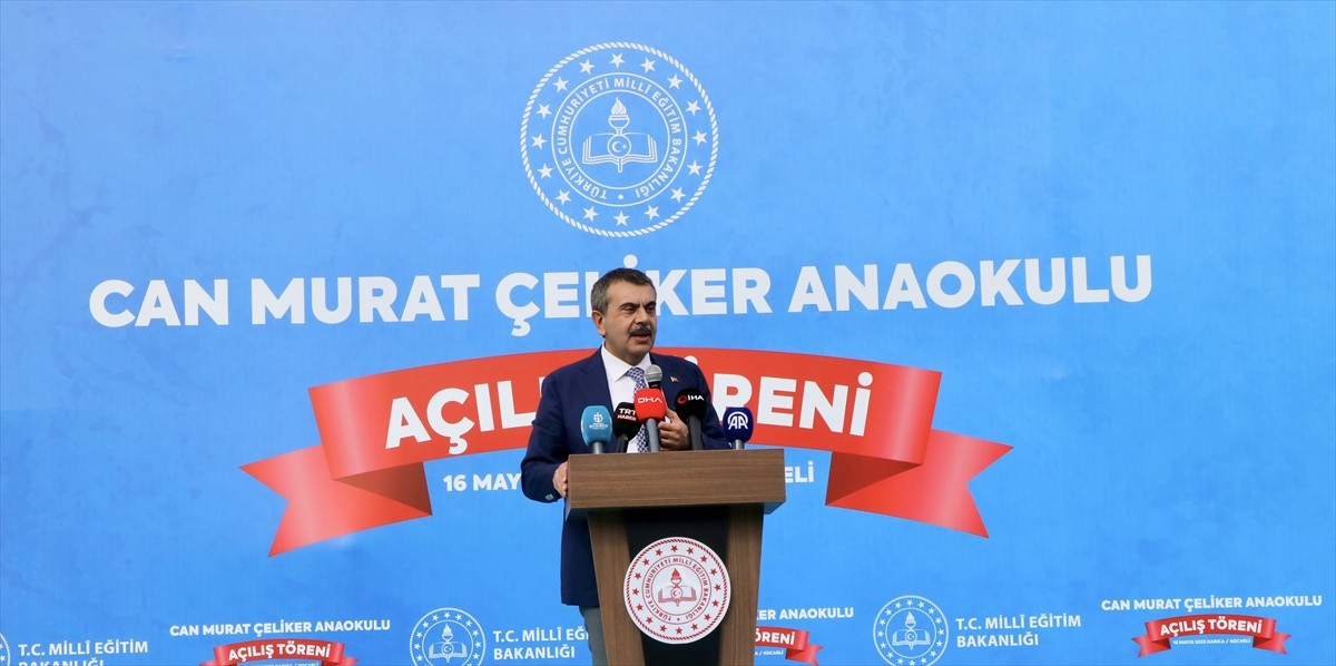 Milli Eğitim Bakanı Yusuf Tekin, Darıca'da hayırsever Cem Hikmet Çeliker ve Yasin Altay tarafından...