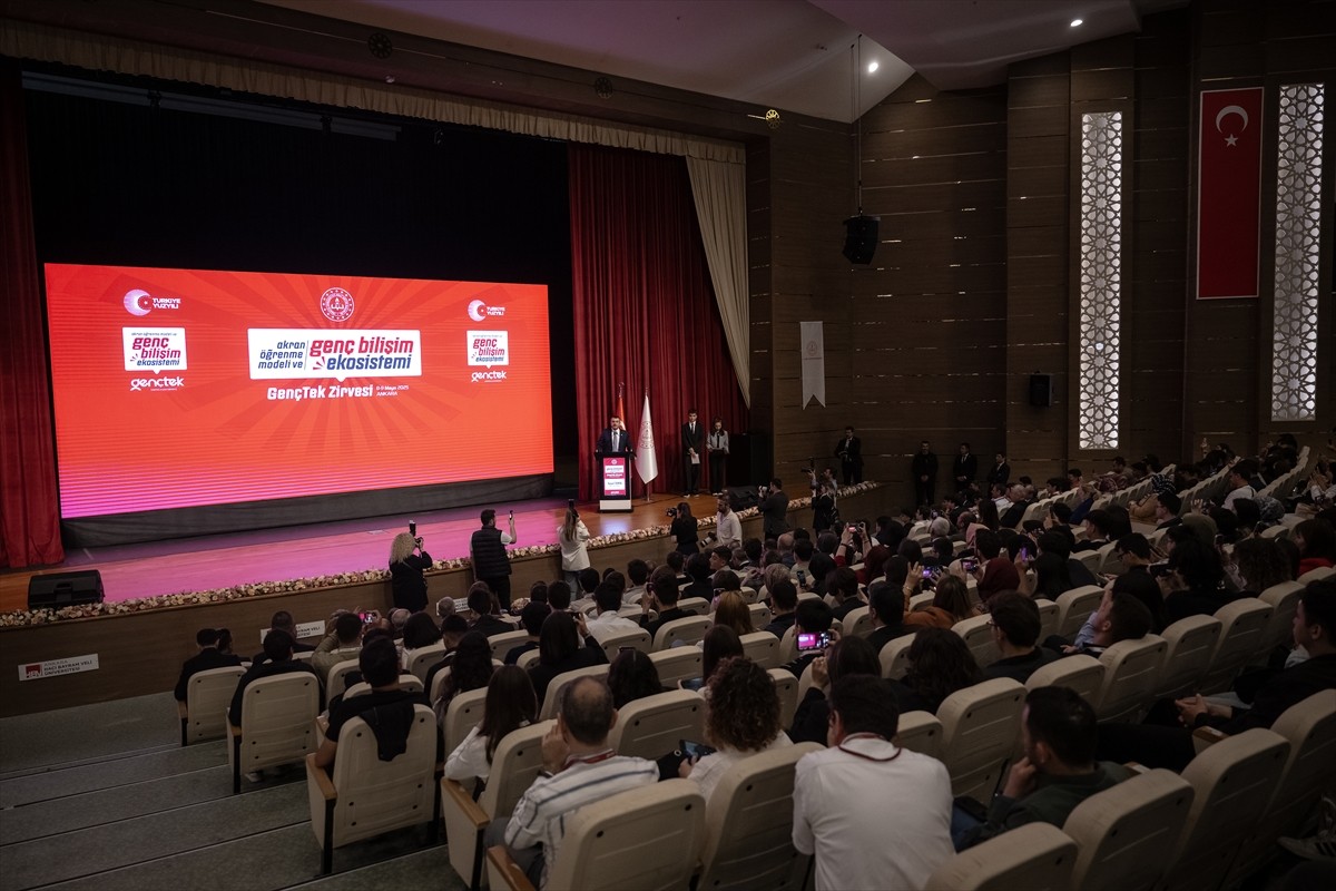 Milli Eğitim Bakanı Yusuf Tekin (sol 4), Milli Eğitim Bakanlığı (MEB) Yenilik ve Eğitim...