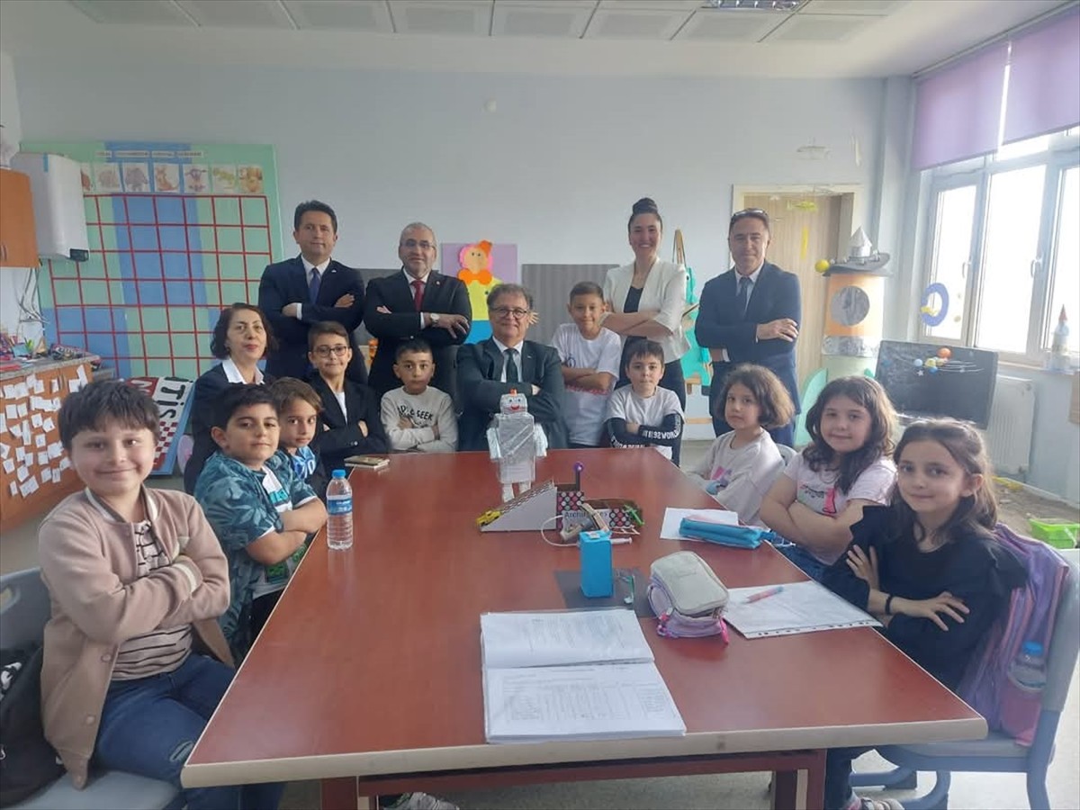 Milli Eğitim Bakanlığı (MEB) Özel Eğitim ve Rehberlik Hizmetleri Genel Müdürü Mustafa Otrar (önde...