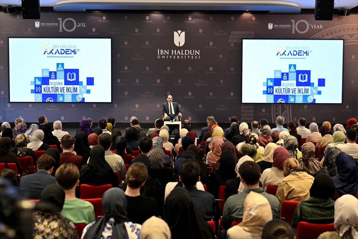 Milli İstihbarat Teşkilatı (MİT) Başkanı İbrahim Kalın, İbn Haldun Üniversitesince (İHÜ) bu yıl...