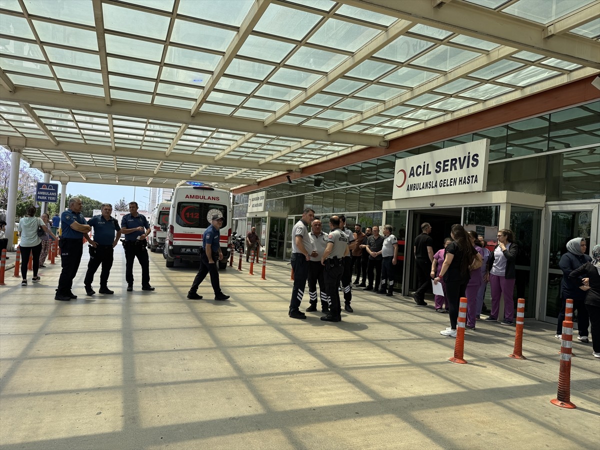 Milli Savunma Bakanlığı (MSB), Antalya açıklarında uçuş yapan Deniz Kuvvetlerine ait SH-70...