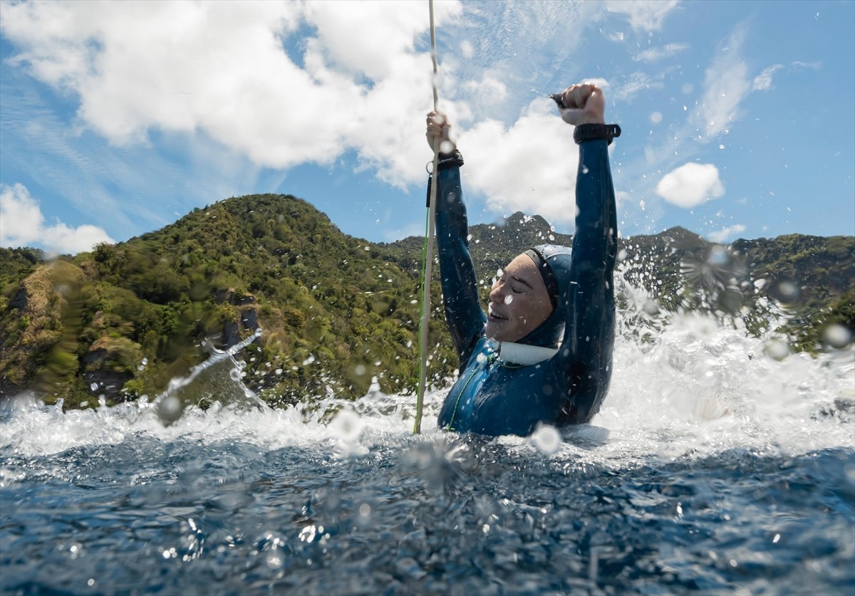 Milli sporcu Şahika Ercümen, Dominika'da düzenlenen Uluslararası Serbest Dalış Turnuvası'nda 3...