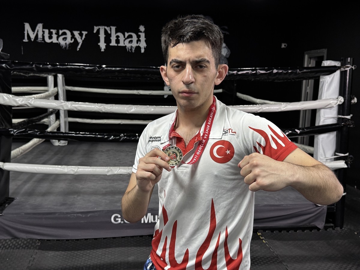 Muaythaide gösterdiği performansla milli takıma seçilen 17 yaşındaki Ayaz Cingöz, bu ay Antalya'da...