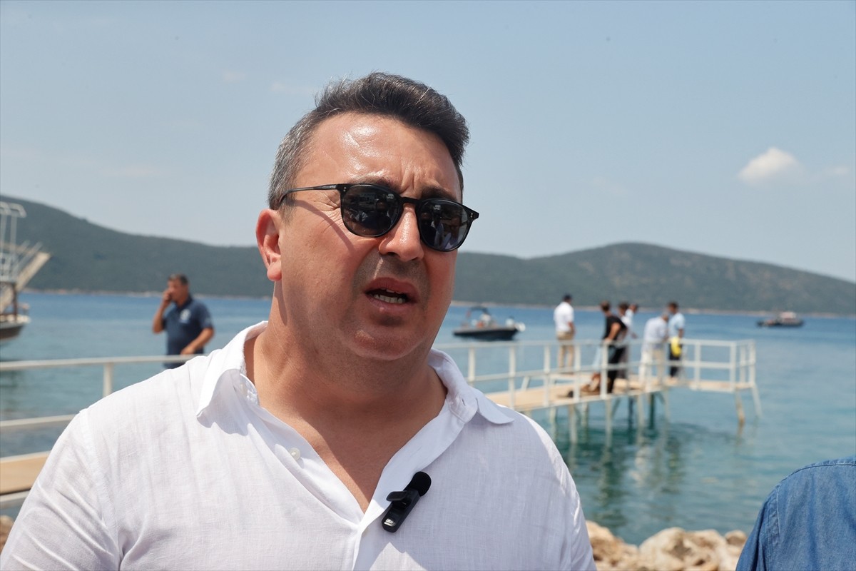 Muğla'nın Bodrum ilçesinde imal edilen 1,2 milyar lira değerindeki süper yat "Legasea", törenle...