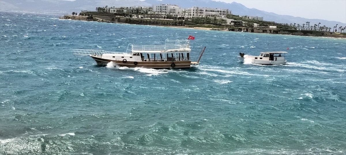 Muğla'nın Bodrum ilçesinde kuvvetli fırtına günlük yaşamı olumsuz etkiledi. İlçede sabah...