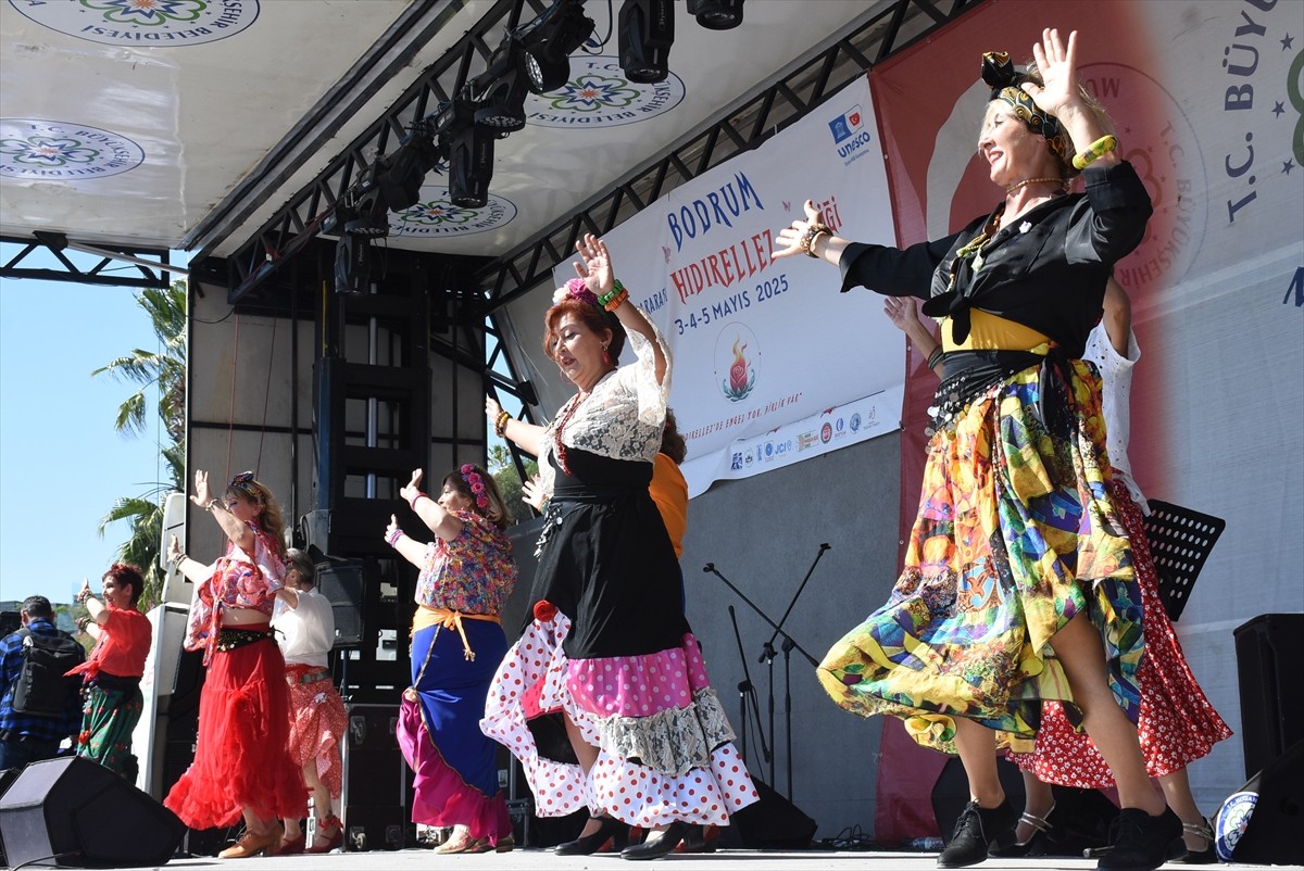 Muğla'nın Bodrum ilçesinde "Uluslararası Hıdırellez Şenliği" gerçekleştirildi. Kumbahçe Muhtarlığı...