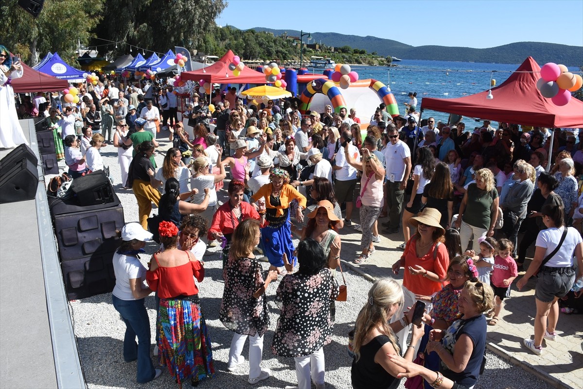 Muğla'nın Bodrum ilçesinde "Uluslararası Hıdırellez Şenliği" gerçekleştirildi. Kumbahçe Muhtarlığı...