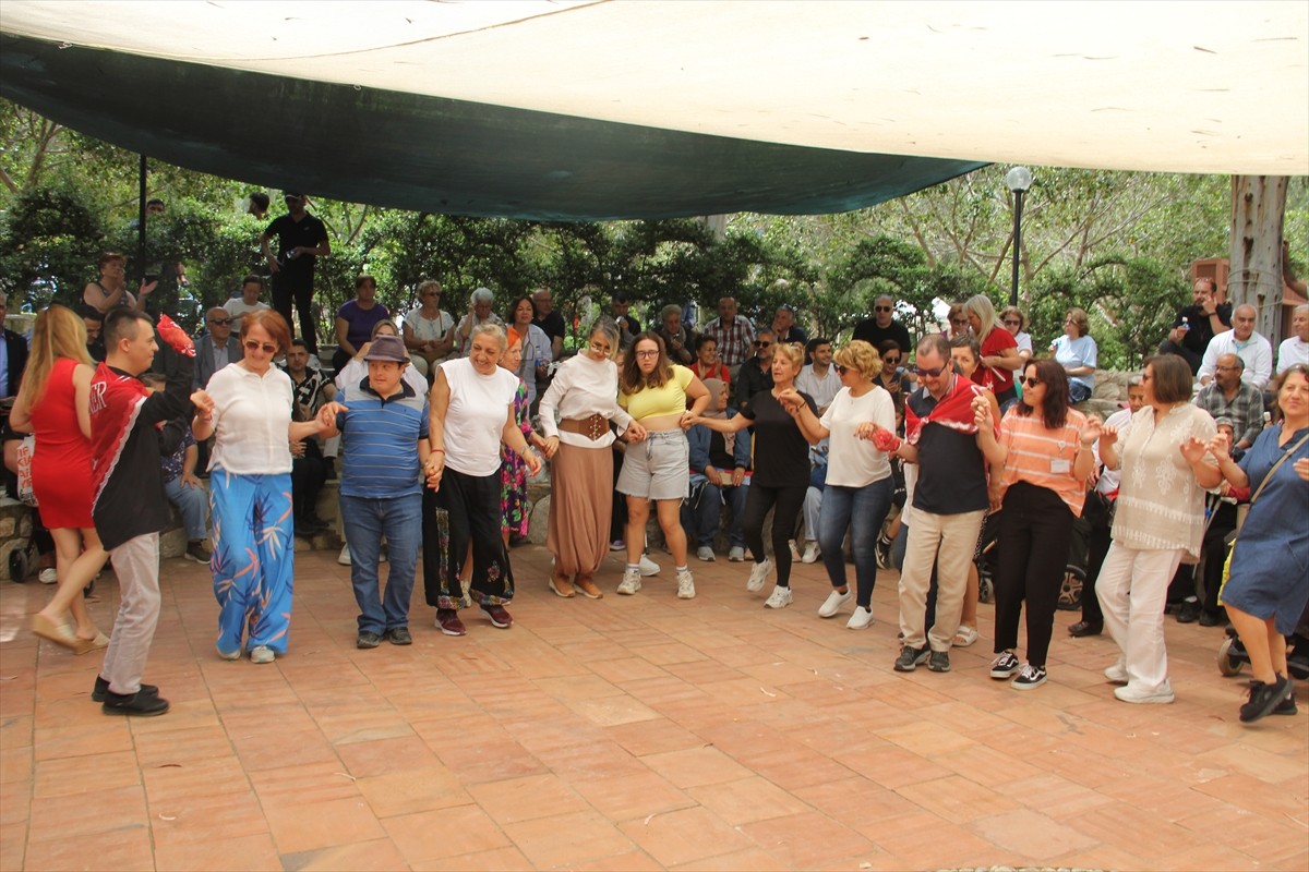 Muğla'nın Datça ilçesinde engelli bireyler için asker eğlencesi düzenlendi. Engelliler Haftası...