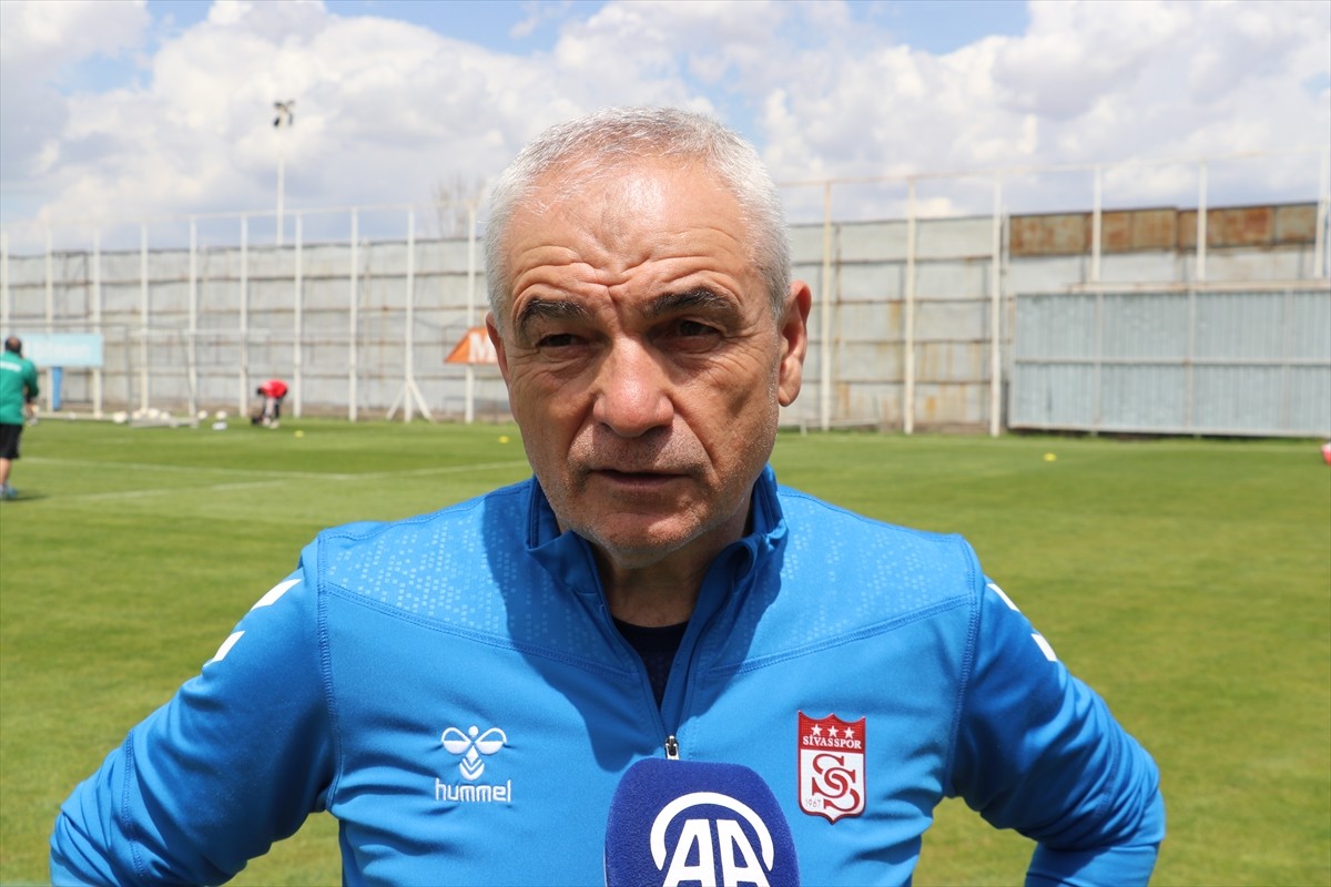  Net Global Sivasspor Teknik Direktörü Rıza Çalımbay, Trendyol Süper Lig'de kalan 3 maçlarının...