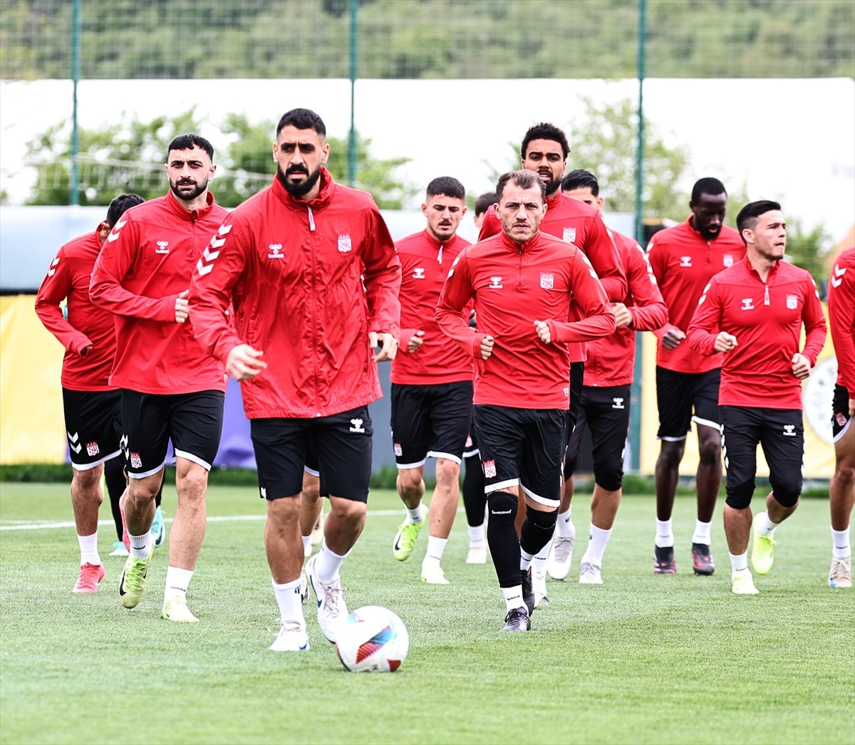 Net Global Sivasspor, Trendyol Süper Lig'in 34. haftasında deplasmanda Galatasaray ile oynayacağı...
