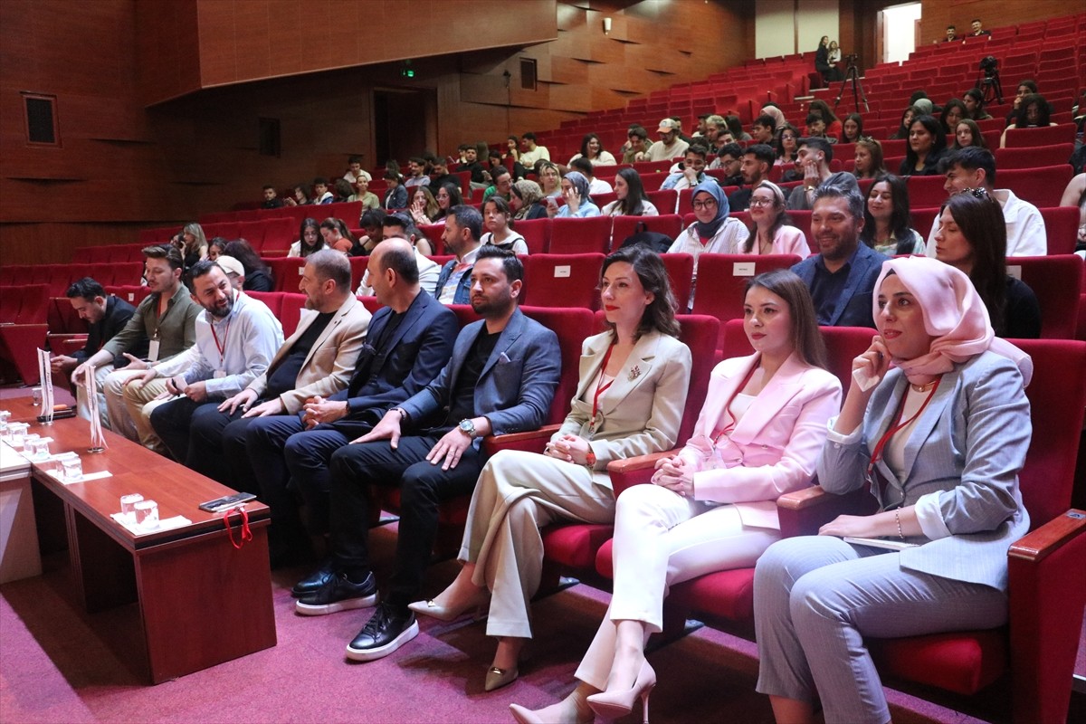 Niğde Ömer Halisdemir Üniversitesi'nde (NÖHÜ) "Kadraj İletişim Günleri" etkinliği söyleşilerle...