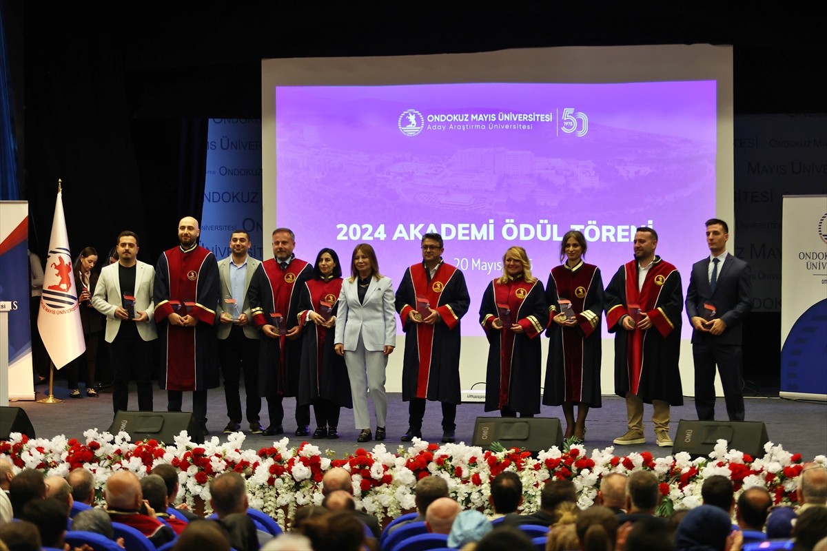 Ondokuz Mayıs Üniversitesi'nde (OMÜ) Akademi Ödül Töreni yapıldı.