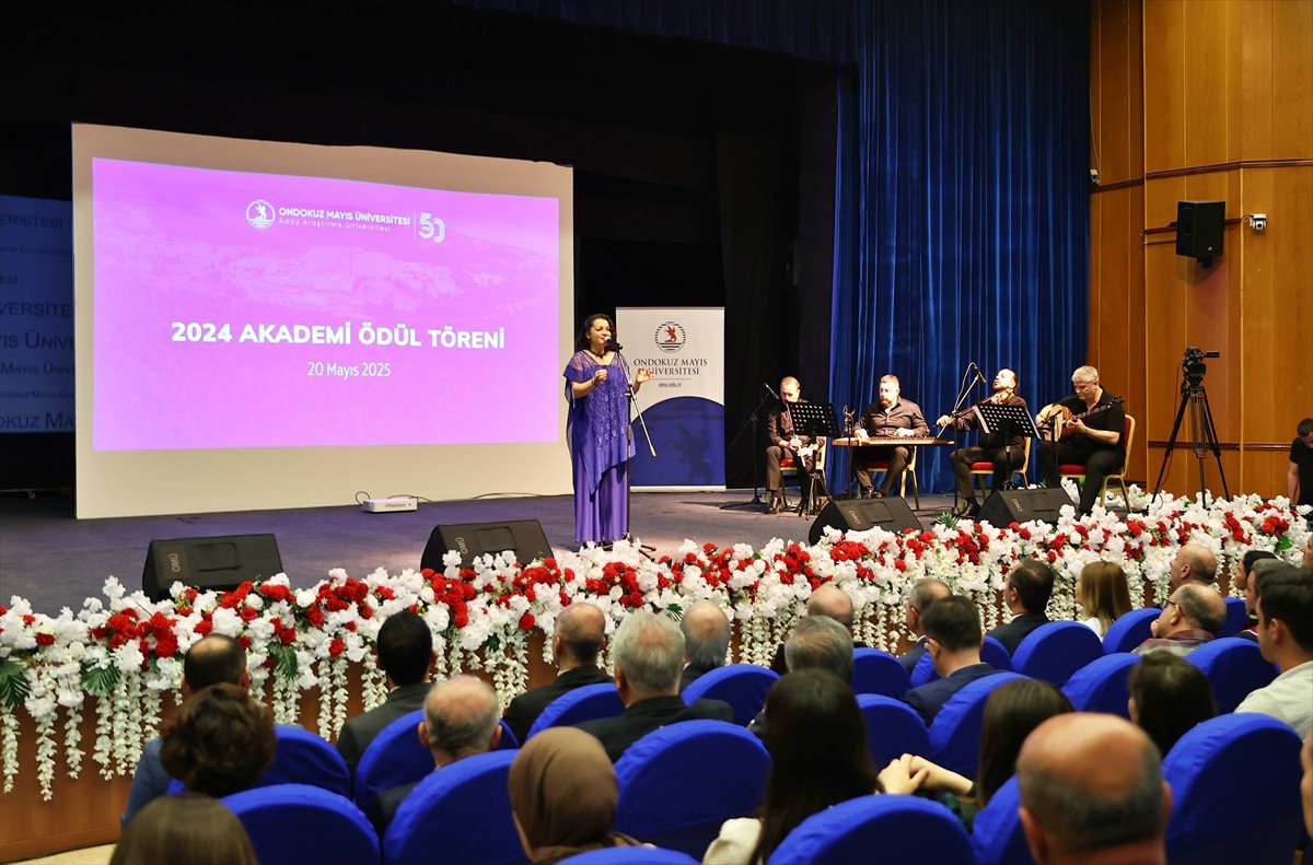Ondokuz Mayıs Üniversitesi'nde (OMÜ) Akademi Ödül Töreni yapıldı.