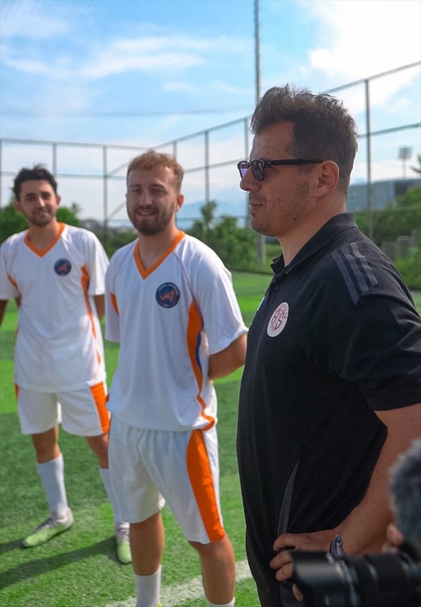 Onvo Antalyaspor Teknik Direktörü Emre Belözoğlu ve teknik ekibi, Akdeniz Üniversitesi Spor...