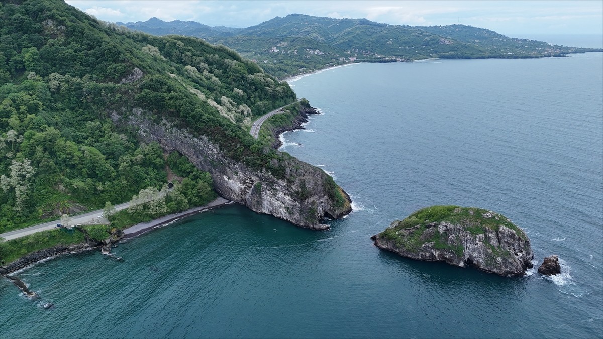 Ordu'nun 'Sakin şehir' ünvanlı Perşembe ilçesindeki Hoynat Adası, doğal güzellikleriyle ön plana...