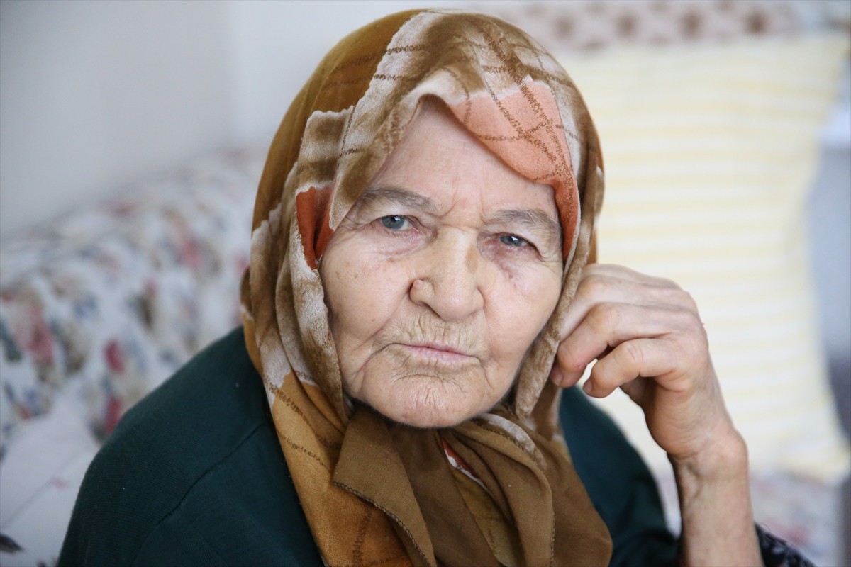 Ordu Büyükşehir Belediye Başkanı Mehmet Hilmi Güler, 110 yaşındaki Hayriye Aybastı'yı Anneler...