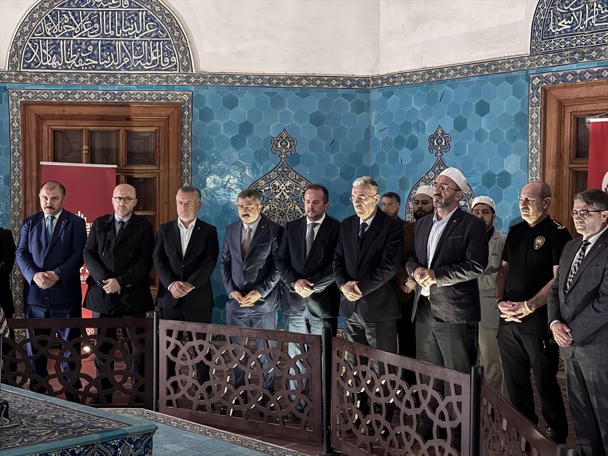 Osmanlı Devleti'nin 5. padişahı Çelebi Mehmet, ölümünün 604'üncü yılında, mezarının bulunduğu...