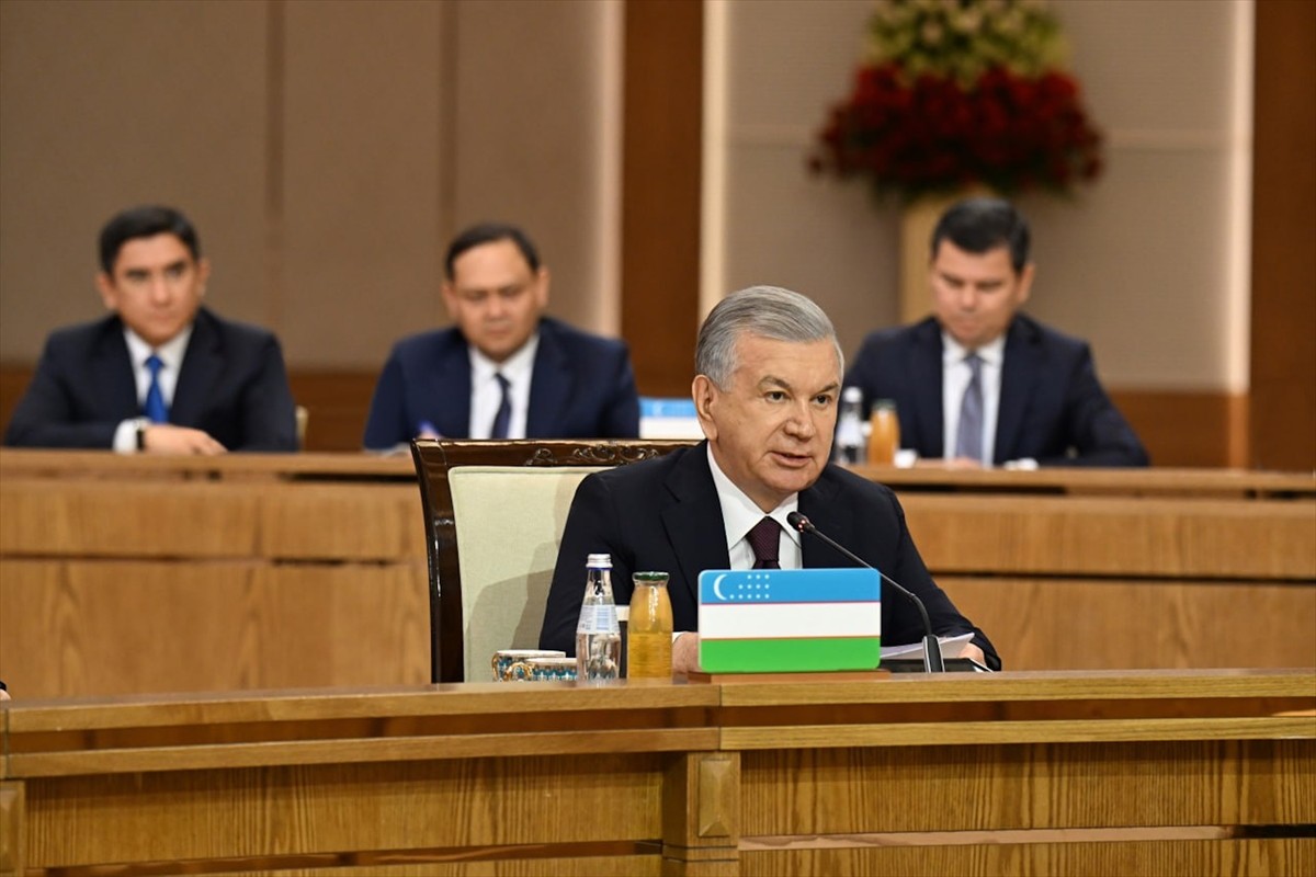 Özbekistan Cumhurbaşkanı Şevket Mirziyoyev (fotoğrafta), Kazakistan'ın başkenti Astana'da...