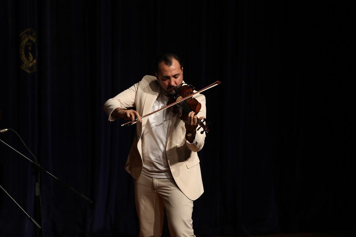 Piyanist İraz Yıldız, Hatay'ın İskenderun ilçesinde sahne aldı. Hatay Büyükşehir Belediyesi Genel...