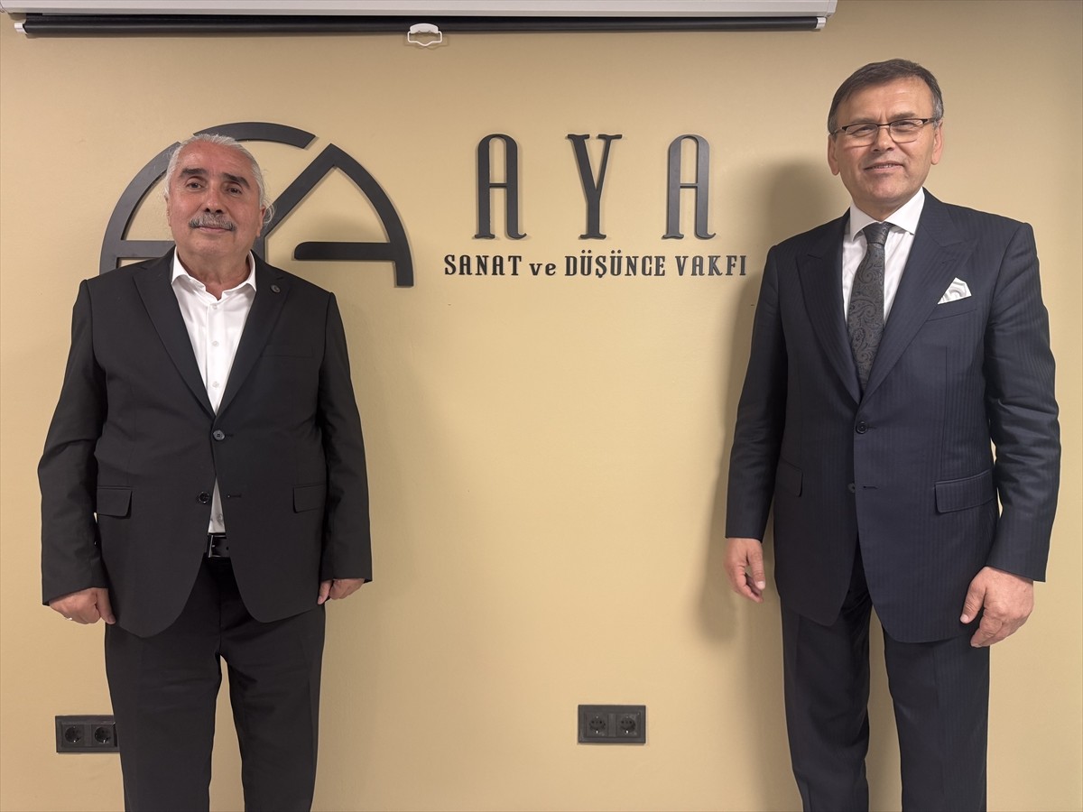 "Yerden Göğe İnsan" sloganıyla hayata geçirilen AYA Sanat ve Düşünce Vakfı, Üsküdar'da düzenlenen...