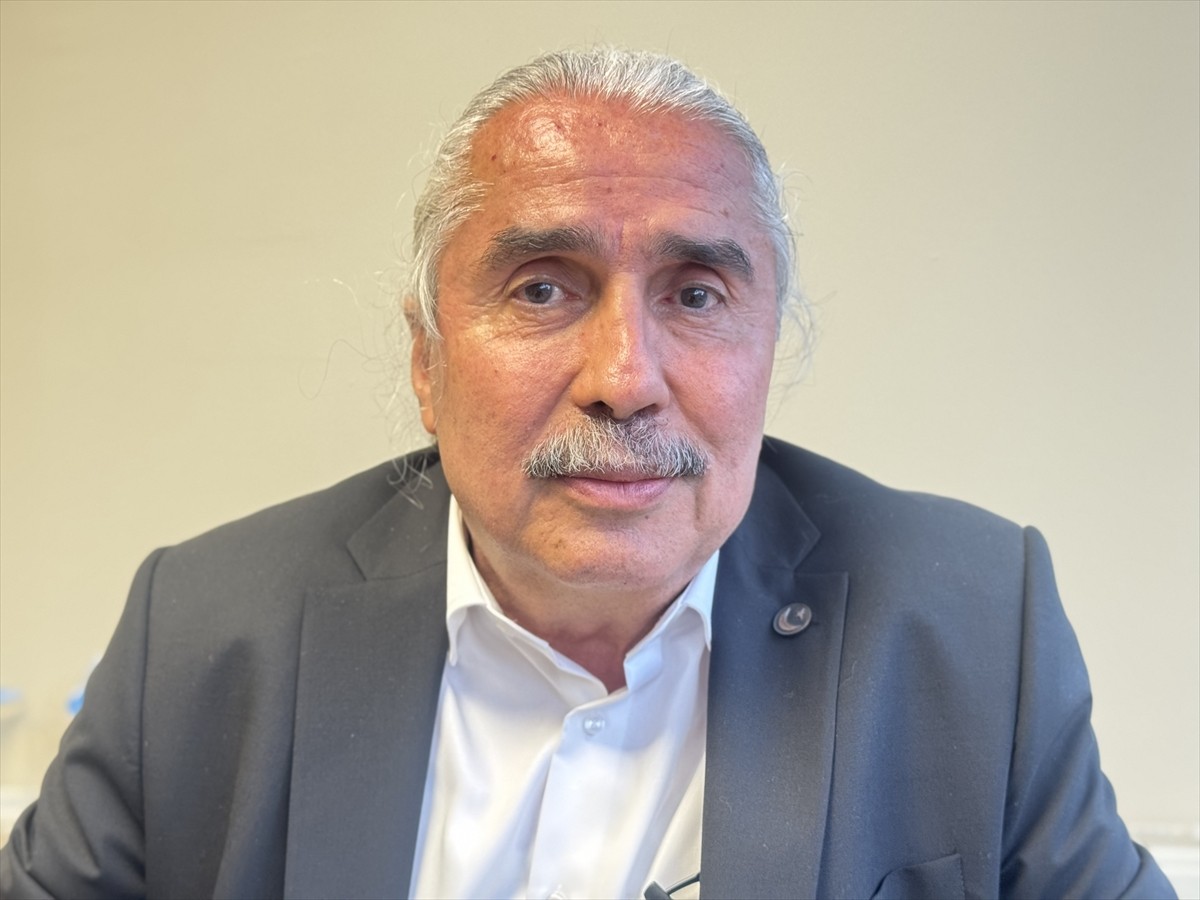 "Yerden Göğe İnsan" sloganıyla hayata geçirilen AYA Sanat ve Düşünce Vakfı, Üsküdar'da düzenlenen...