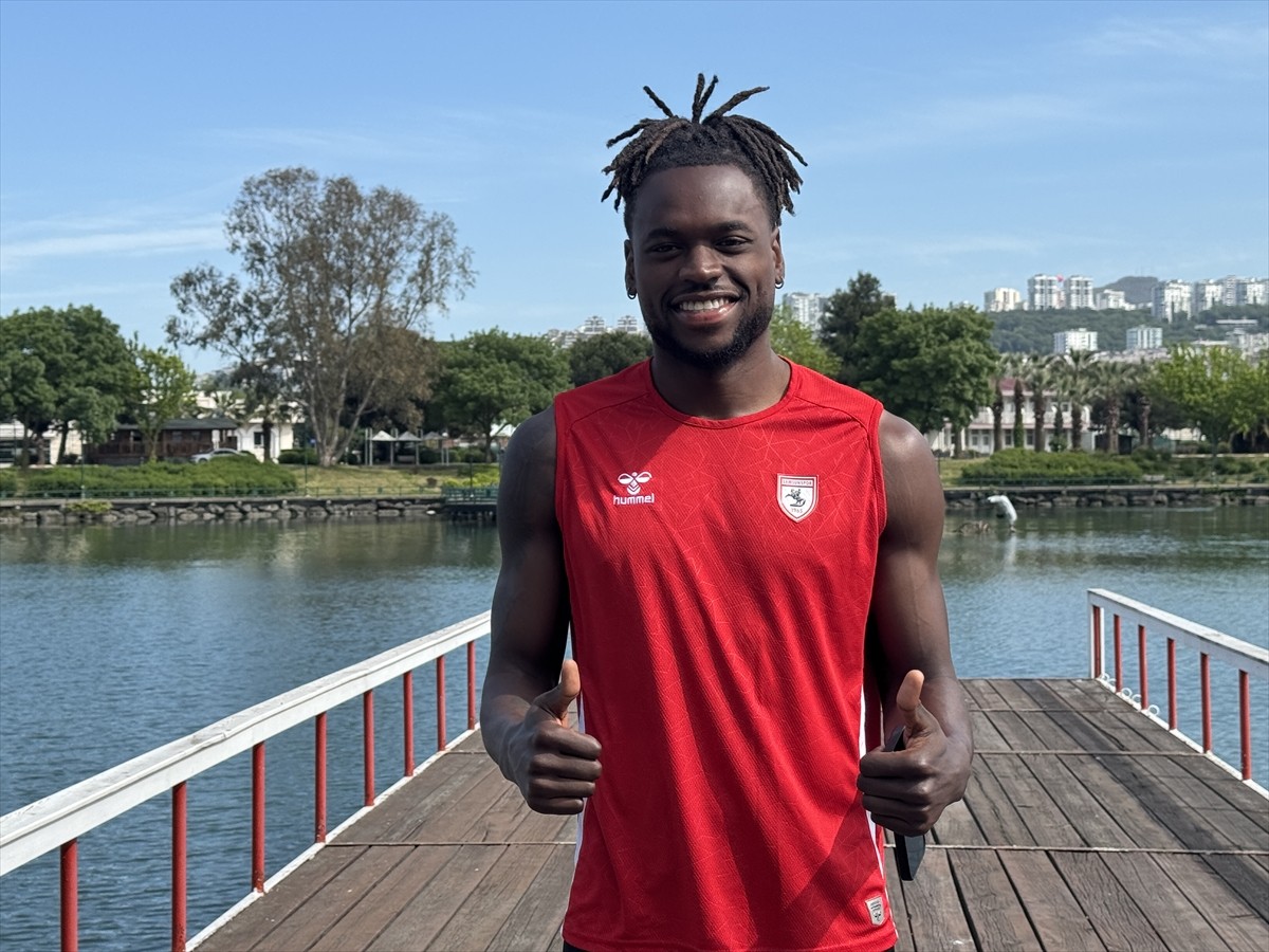 Reeder Samsunspor'un Belçikalı golcü oyuncusu Landry Dimata, Nuri Asan Tesisleri'nde AA muhabirine...