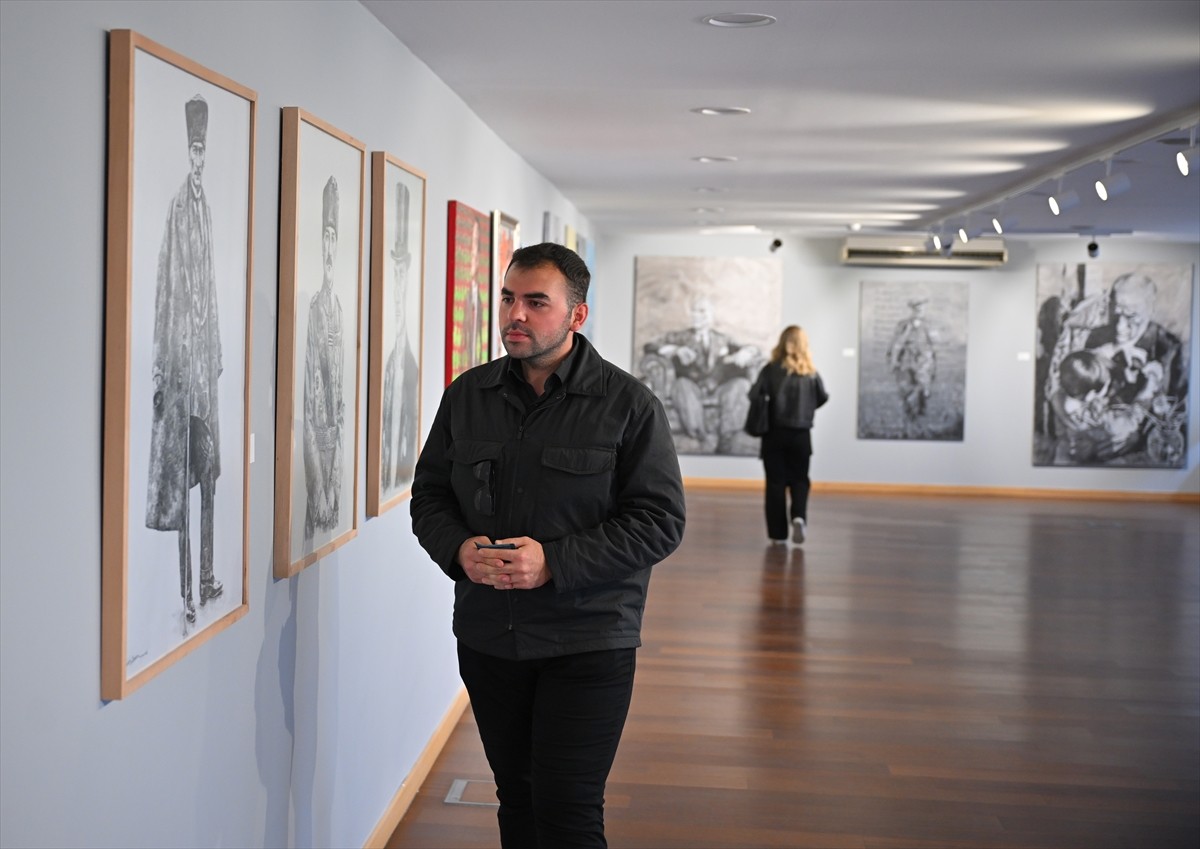 Ressam Emirhan Bıçakcı'nın "Atatürk Portreleri" sergisi, 19 Mayıs Atatürk'ü Anma, Gençlik ve Spor...